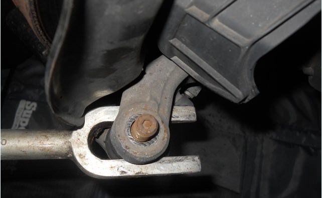 Remove BMW  3-Series tie rod and change it