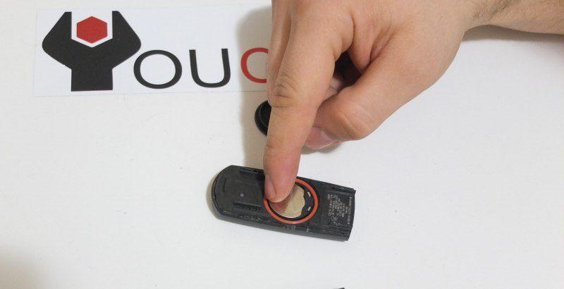 how to open mazda key to change battery